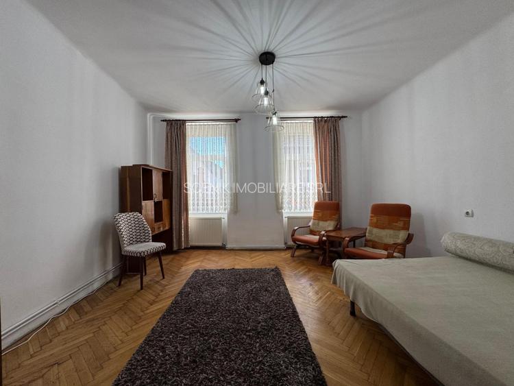 Apartament la casa, cu 3 camere, semidecomandat, zona centrala, str. Sitei - 9