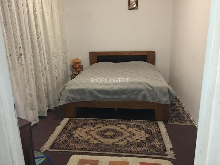 Casă de vânzare, 8 camere, 2 corpuri, zonă centrală - 4