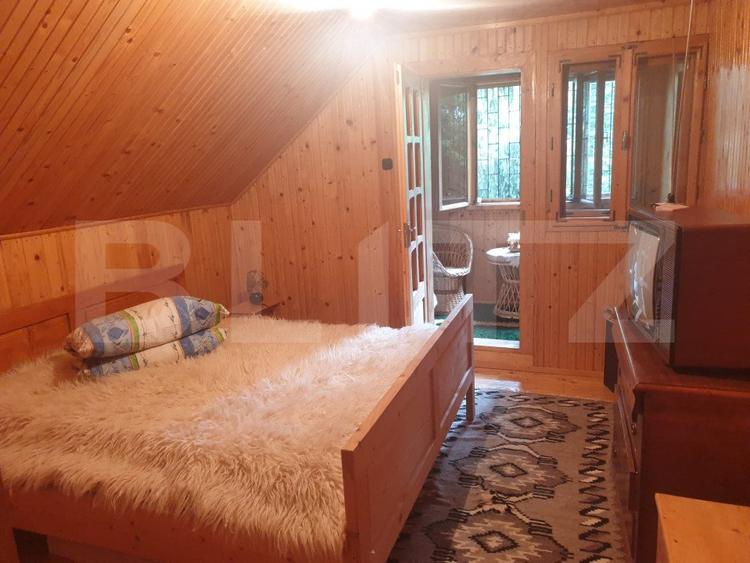 Cabana de vanzare, cu 4 camere, 100 mp, zona Piatra Fantanele