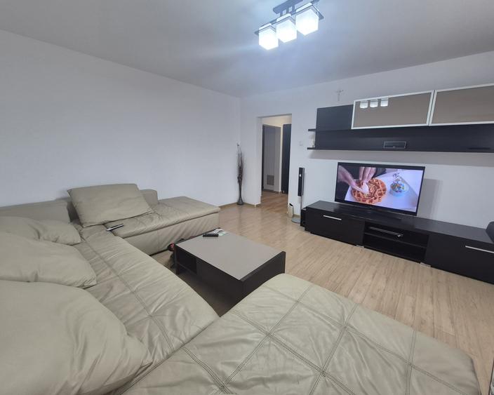 Proprietar- Inchiriez ap cu 3 camere,2 bai,parcare,vis a vis Mall Prosper