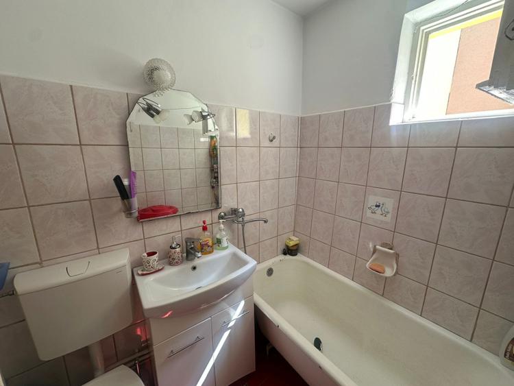 Apartament 2 camere decomandat| 48 mp, etaj 3| zona Blaj