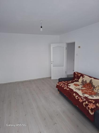 Apartament 2 camere Gemenii, RENOVAT, suprafață 48 mp, parter, balcon, beci.