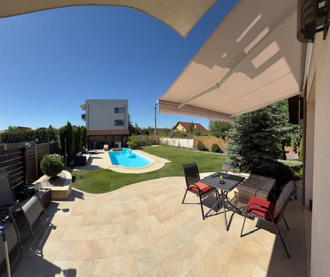 VILA P+E (2008) superba cu piscina si barbeque!