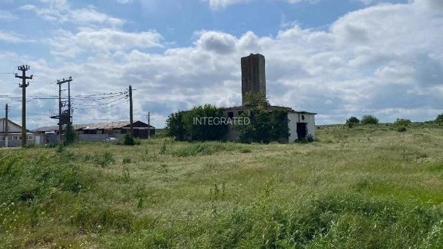 HARSOVA - zona IAS, Teren intravilan17,000 mp si contructii - 5
