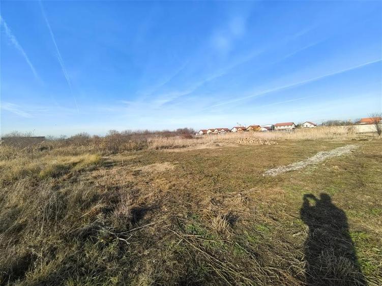 Teren 400 mp in Confectii cu 2 fronturi stradale