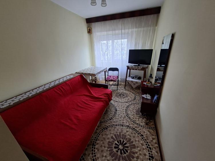 Apartament cu 4 camere, decomandat, etaj 2/4, zona Dacia - 5