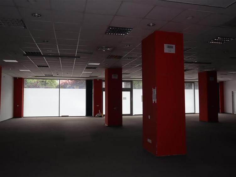 Spatiu comercial, parter, 16 metri vitrina