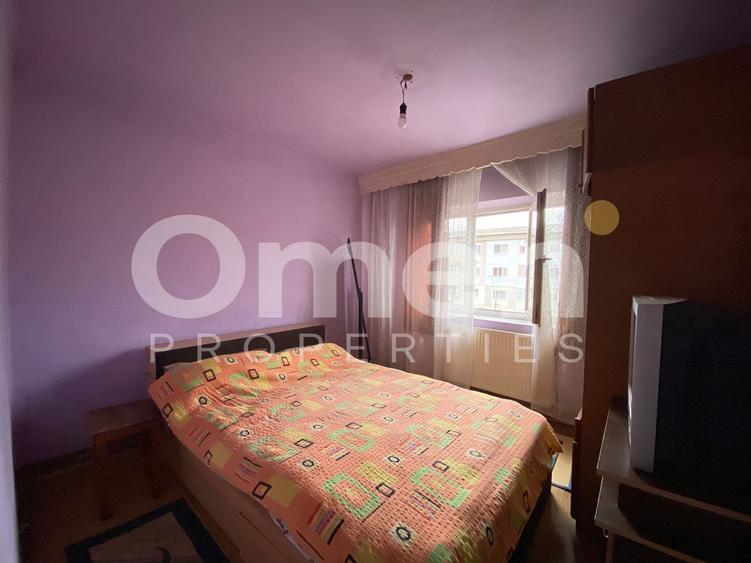 Apartament cu 3 camere, decomandat, etaj intermediar, zona Farmacia Somesan