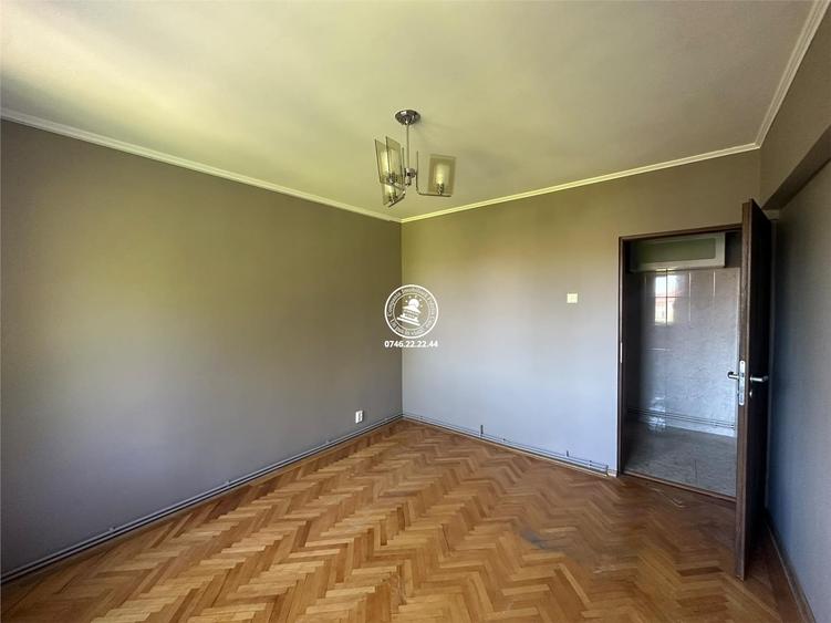 Apartament 3 camere de vanzare semidecomandat etaj intermediar bloc fara risc -