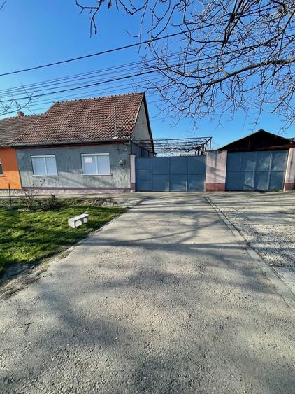 Casă individuală cu front stradal 25 ml – Zona Oncea