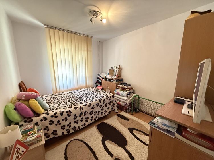 Apartament cu 3 camere, decomandat, parter - Baba Dochia