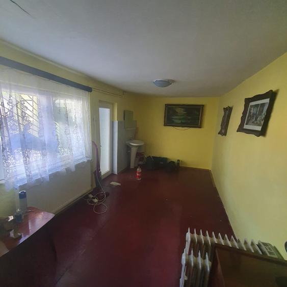 Casa coiciu, 3 camere, 2 bucatarii, baie, 180mp teren