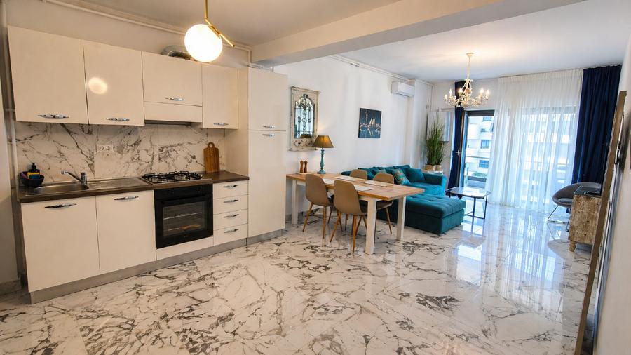 Apartament premium 2 camere, pe plaja , Casa Del Mar, loc parcare langa scara.