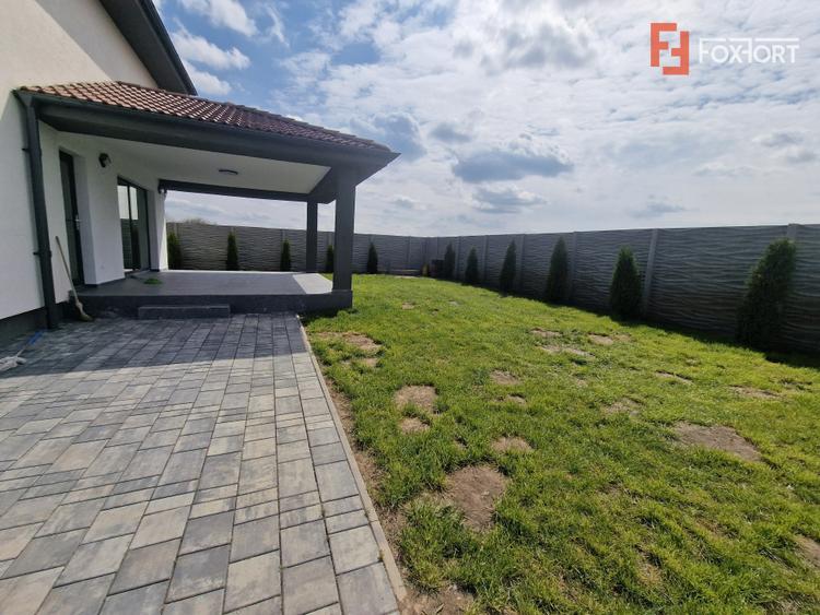 Duplex de vanzare cu 3 camere si teren de 309 mp - Recas