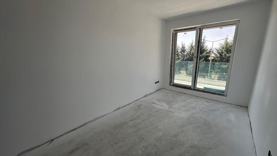 Apartament 3 camere si curte 50mp cartier Davinci Cristian