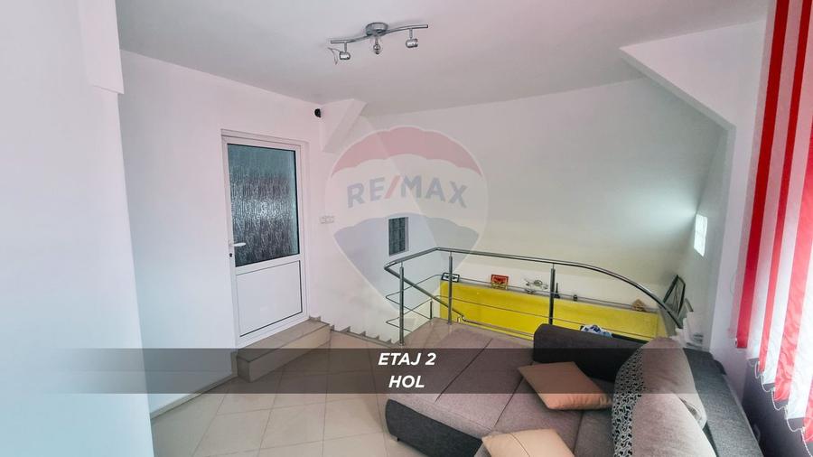 Casă / Vilă cu 10 camere de vânzare în SIGHETUL MARMATIEI zona Central