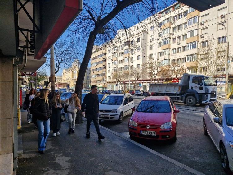 Spatiu comercial stradal  Gara de Nord 10 mp .