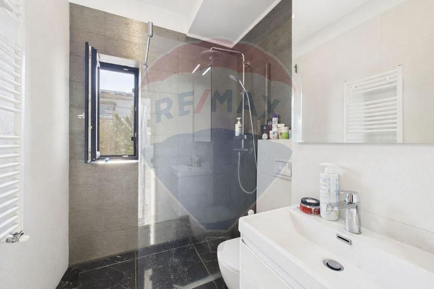 Apartament de vanzare - 3 camere 102mp + Terasa cu foisor 45mp