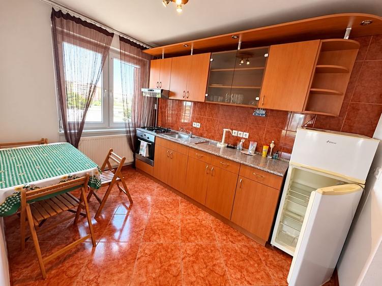 Aradului-Iulius Town | 2 Camere | Etaj Intermediar | Decomandat.