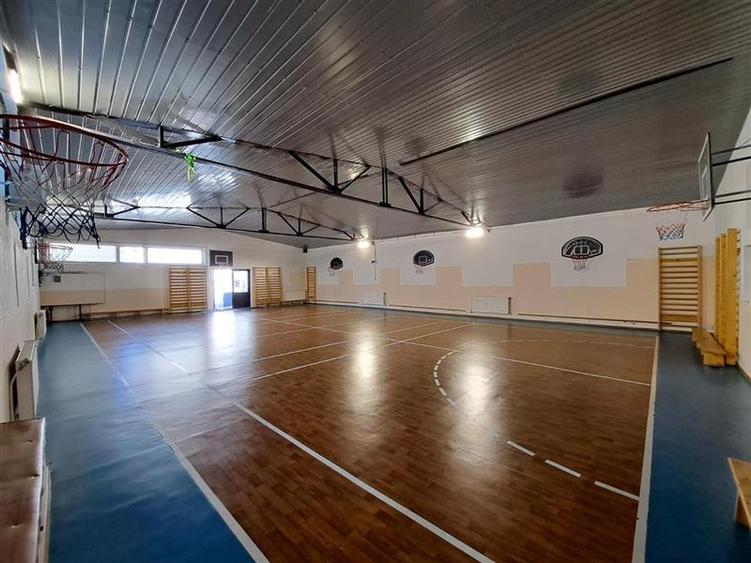 Spatiu comercial tip Hala, 300 mp utili, situat in cartierul Intre Lacuri!