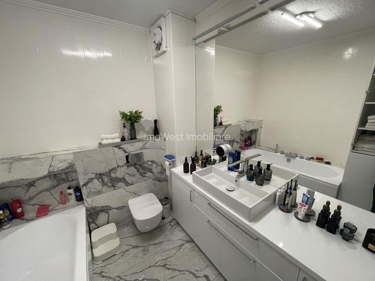 Casa S+P+E+M | 605 mp utili | 10 camere | 3 bucatarii | 4 bai | 3 terase | Garaj