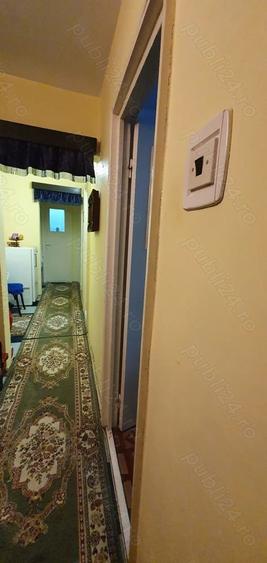 De vânzare apartament 3 camere decomandat