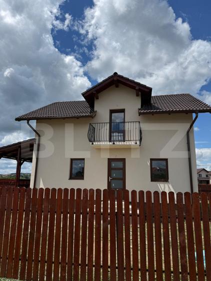 Casă P+M, 120 mp, teren de 400 mp, zona Reghin