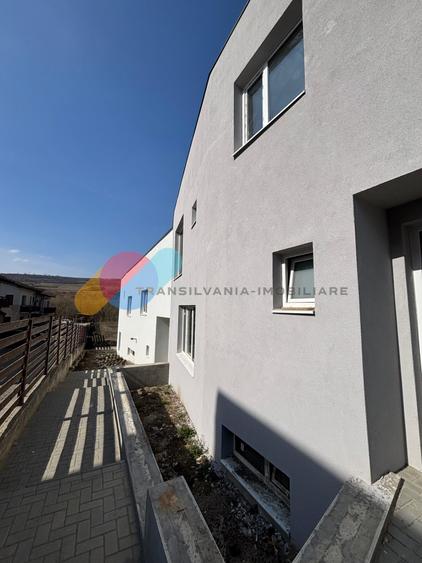 Casă cuplată modernă, 160 mp utili, semifinisată, curte amenajată