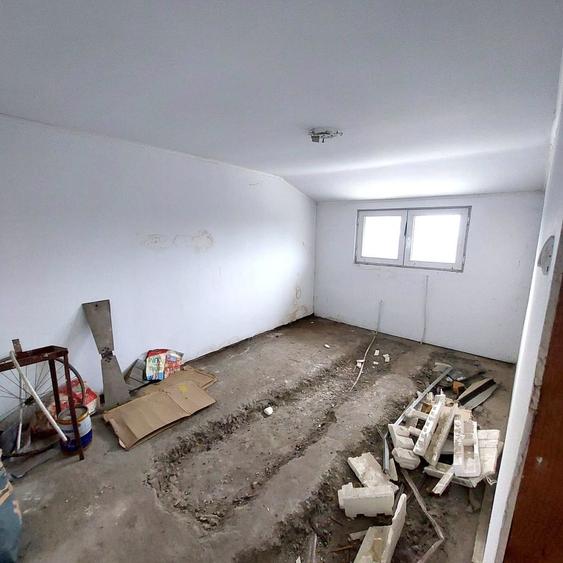 Apartament 3 camere si mansarda (zona Liceul nr.1 )
