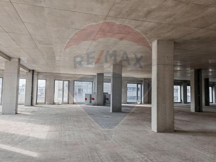 Spațiu comercial de inchiriat ( 450 - 650 mp) - Gara
