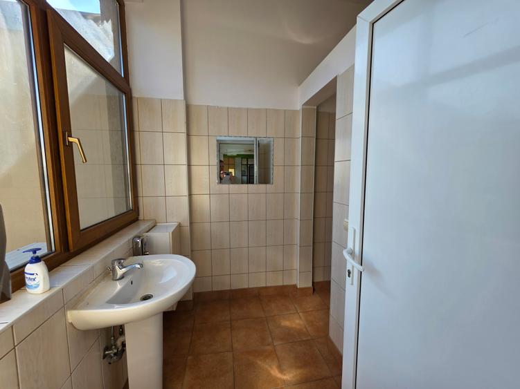 Spatiu D+P+1+M - 17 camere - 793mp - teren 532 mp - Eroii Revolutiei