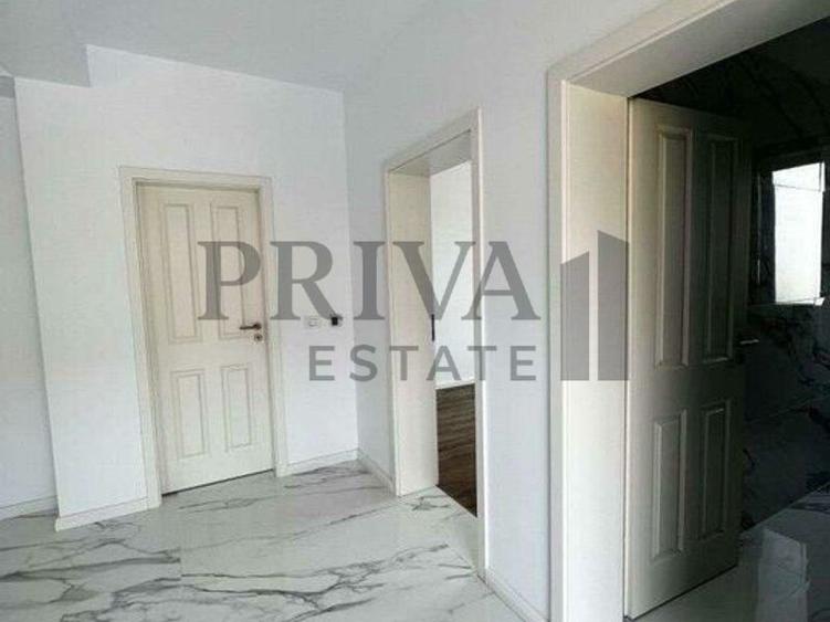 1/2 Duplex 124 mp utili + 330 curte. Dormitor parter,Bucatarie închisă