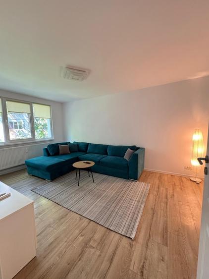 2 camere decomandat, renovat | Etaj 1/4 | Parcare inclusă | Mobilat și utilat