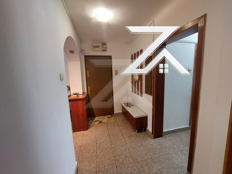 Apartament 3 camere de închiriat – Decomandat, Etaj 1, Zona Dezrobirii
