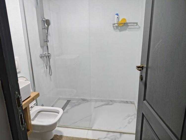 Chirie: apartament ultracentral, 3 camere 450 E neg. Comision 50%