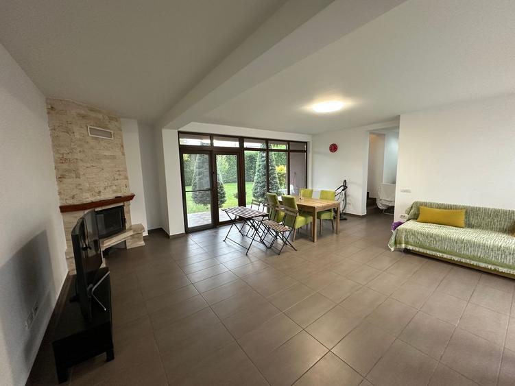 Casă / Vilă cu 4 camere de închiriat în zona Aradului