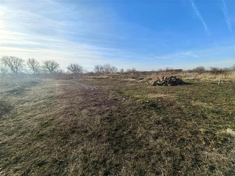 Teren 400 mp in Confectii cu 2 fronturi stradale