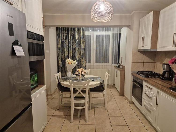 Apartament modern 3 camere pivnita zona Semaforului