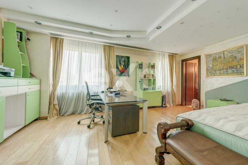 Penthouse 5 camere de vanzare -Nordului stradal + 800 mp teren in jurul blocului