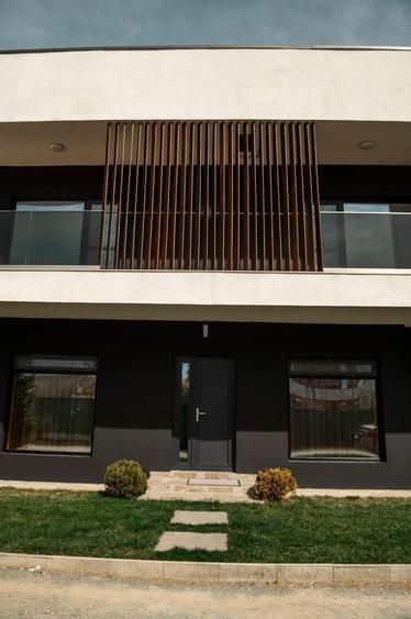 Casa P+1 curte și alee de acces private