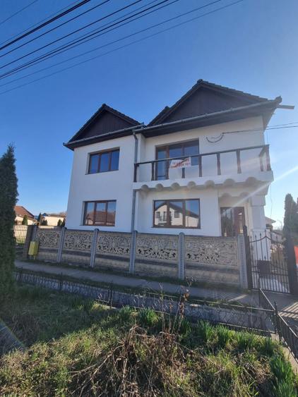Casă cu Etaj în Păulești