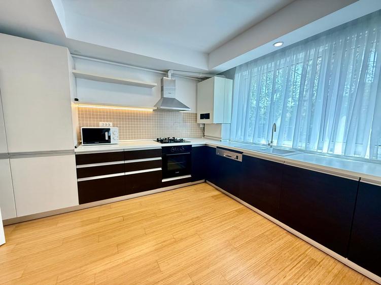 Pipera : Apartament superb de 4 camere cu gradina proprie de 120mp !