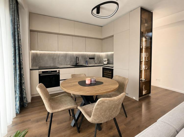 Apartament 4 camere, mobilat, 2 parcari, 84 mp utili, str Oasului