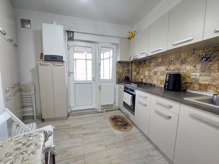 Apartament cu 3 camere zona 0 ~ etaj 5 din 6 ~ Confort 1 decomandat ~ renovat