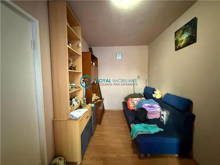 Royal Imobiliare - Vanzare apartament zona Vest