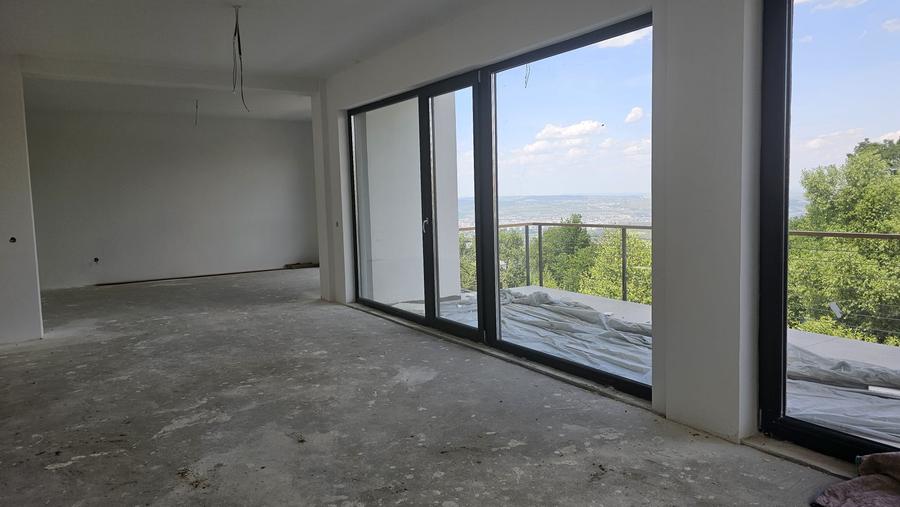 Casa cu garaj pentru 2 masini, strada asfaltata, priveliste superba, Feleacu