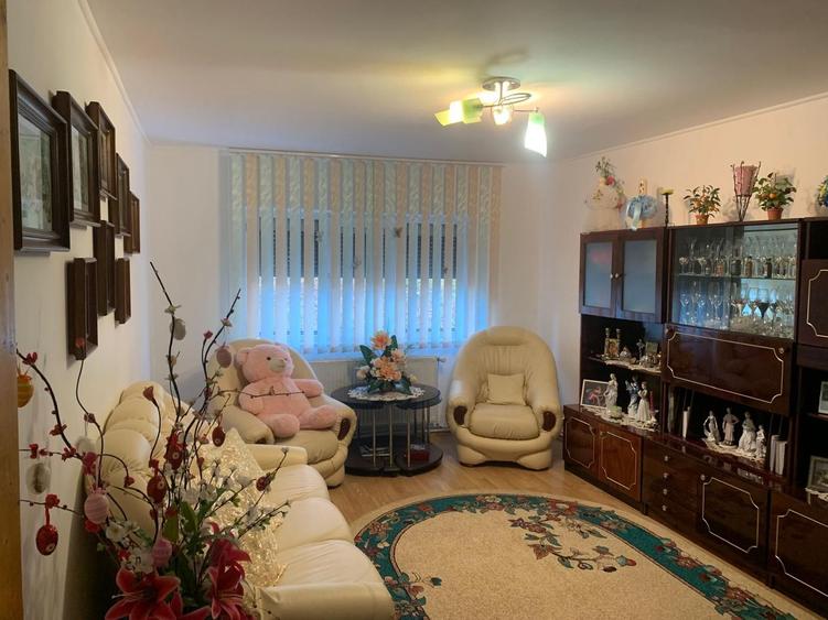 APARTAMENT DE VANZARE 3 CAMERE SIRET