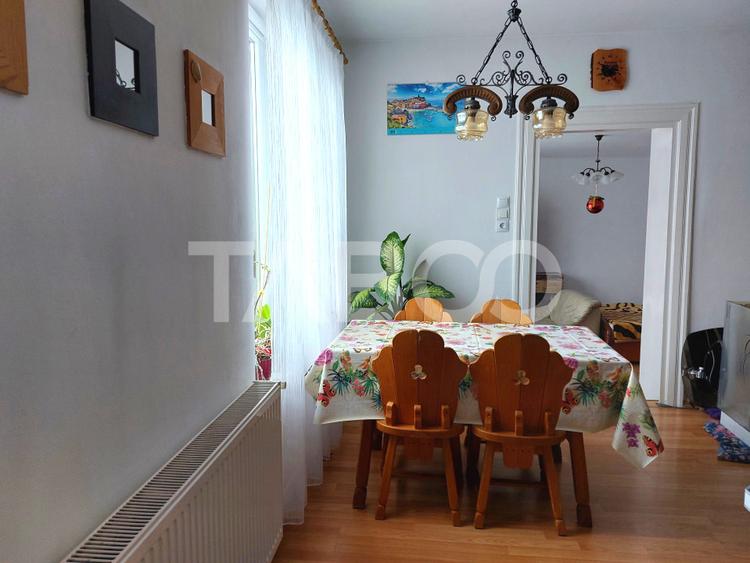 Casa si curte pretabila pentru 2 familii 980 mp teren liber Cisnadie