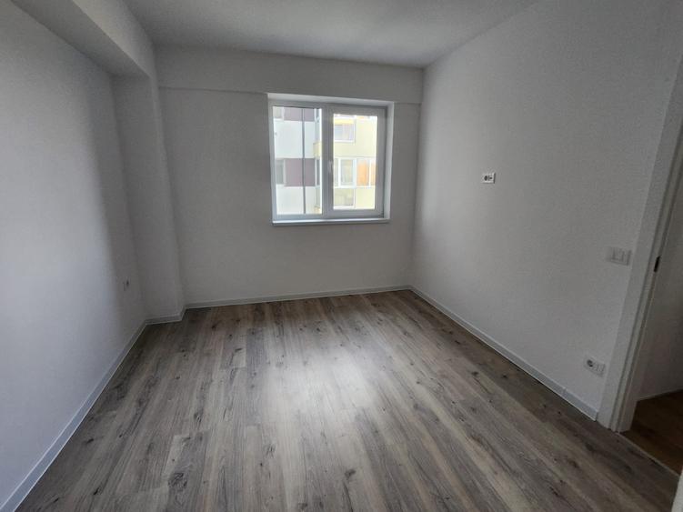 Decomandat 3 camere bloc nou et 3 Comision 0%