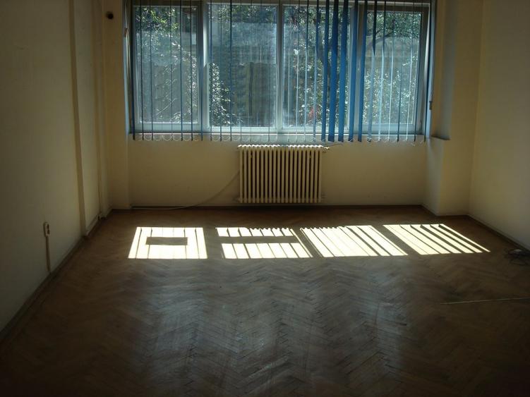 Birou, 96 mp în Universitate